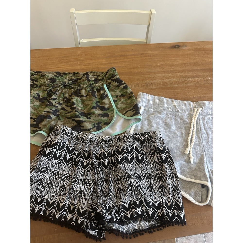 Lot‎ of 3 Womens Shorts Size Medium (7-9) Victorias Secret No Boundaries
